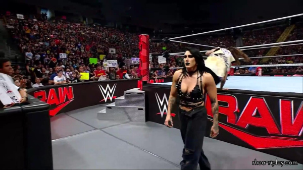 WWE_RAW_2024_07_15_1080p_HDTV_h264-ALRAGUM_003981.jpg