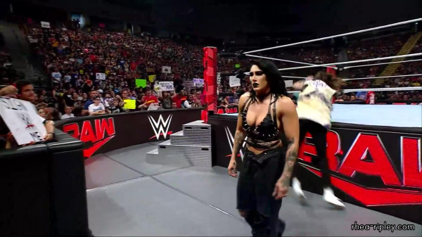 WWE_RAW_2024_07_15_1080p_HDTV_h264-ALRAGUM_003982.jpg