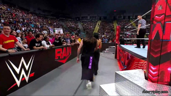 WWE_RAW_2024_07_15_1080p_HDTV_h264-ALRAGUM_part_5_000763.jpg