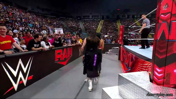 WWE_RAW_2024_07_15_1080p_HDTV_h264-ALRAGUM_part_5_000764.jpg