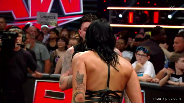 WWE_RAW_2024_07_15_1080p_HDTV_h264-ALRAGUM_part_5_000796.jpg