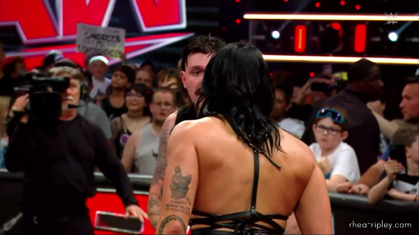 WWE_RAW_2024_07_15_1080p_HDTV_h264-ALRAGUM_part_5_000798.jpg