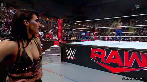 WWE_RAW_2024_07_15_1080p_HDTV_h264-ALRAGUM_part_5_001038.jpg