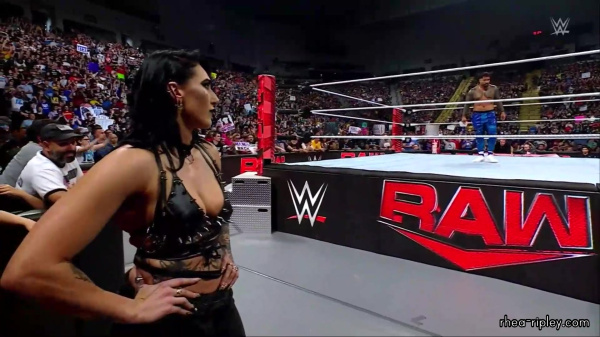 WWE_RAW_2024_07_15_1080p_HDTV_h264-ALRAGUM_part_5_001050.jpg