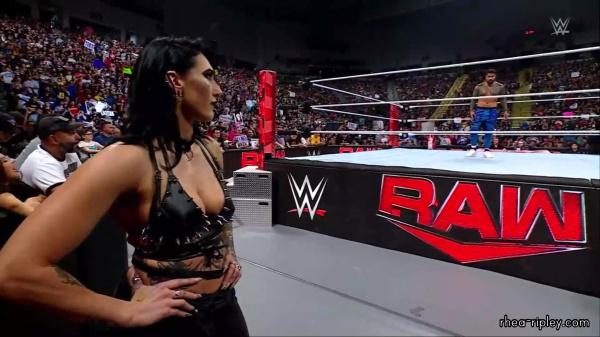 WWE_RAW_2024_07_15_1080p_HDTV_h264-ALRAGUM_part_5_001057.jpg