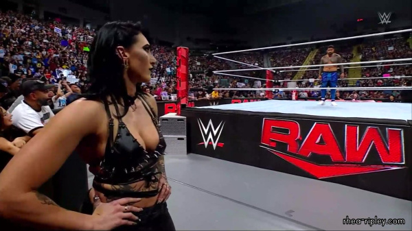 WWE_RAW_2024_07_15_1080p_HDTV_h264-ALRAGUM_part_5_001059.jpg