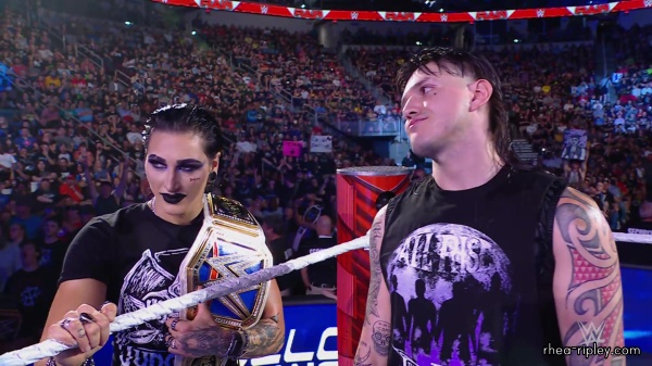WWE_Raw_05_22_23_Rhea_Ringside_Attacks_Apollo_244.jpg
