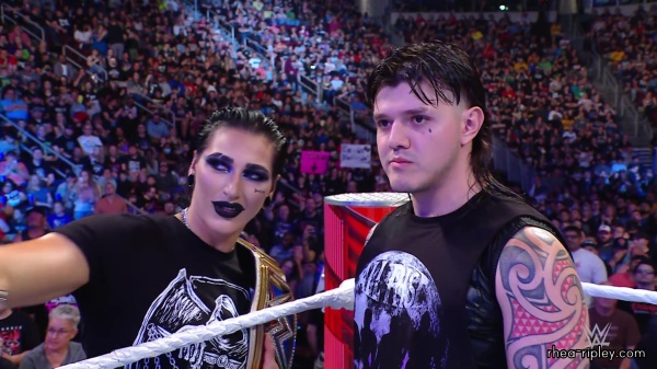 WWE_Raw_05_22_23_Rhea_Ringside_Attacks_Apollo_263.jpg