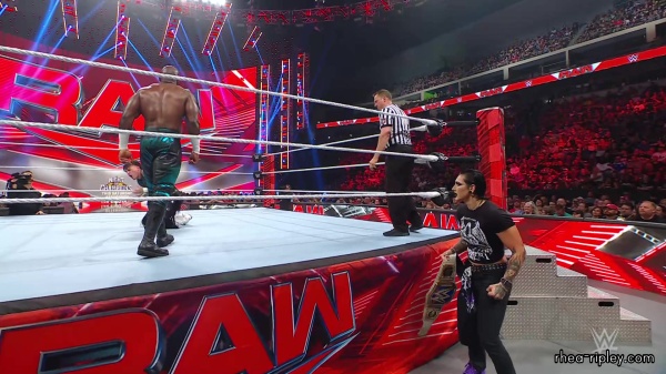 WWE_Raw_05_22_23_Rhea_Ringside_Attacks_Apollo_302.jpg