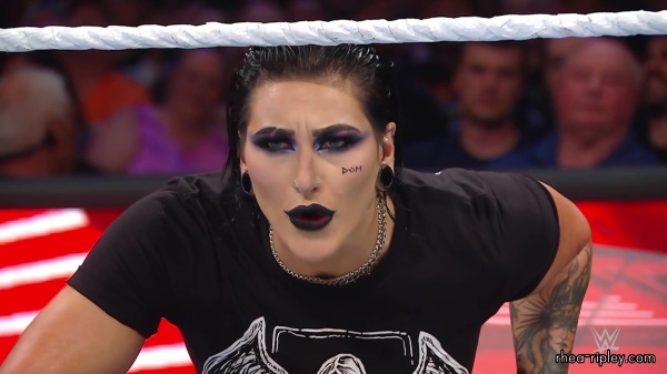 WWE_Raw_05_22_23_Rhea_Ringside_Attacks_Apollo_440.jpg
