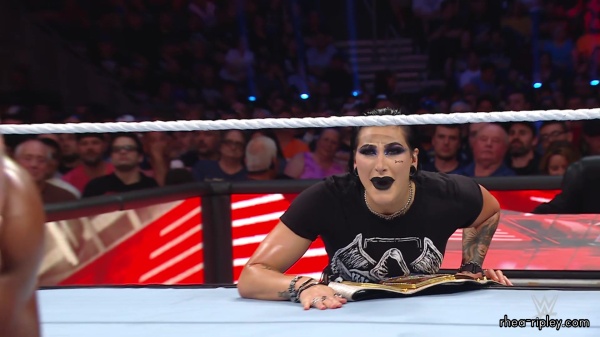 WWE_Raw_05_22_23_Rhea_Ringside_Attacks_Apollo_445.jpg