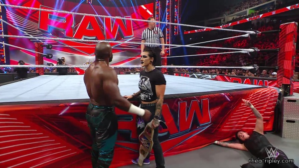 WWE_Raw_05_22_23_Rhea_Ringside_Attacks_Apollo_566.jpg