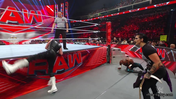WWE_Raw_05_22_23_Rhea_Ringside_Attacks_Apollo_590.jpg