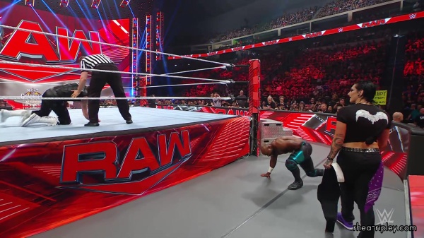 WWE_Raw_05_22_23_Rhea_Ringside_Attacks_Apollo_596.jpg