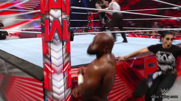 WWE_Raw_05_22_23_Rhea_Ringside_Attacks_Apollo_607.jpg
