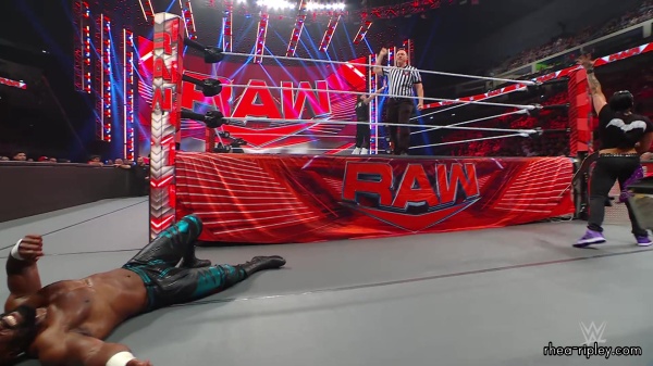 WWE_Raw_05_22_23_Rhea_Ringside_Attacks_Apollo_651.jpg