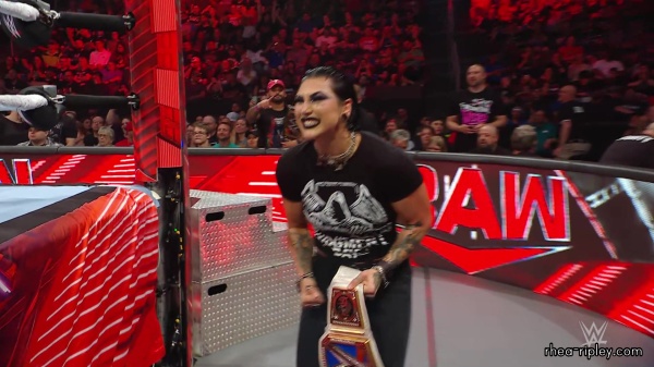 WWE_Raw_05_22_23_Rhea_Ringside_Attacks_Apollo_698.jpg