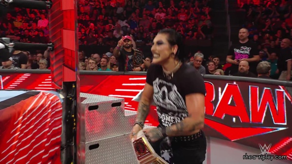 WWE_Raw_05_22_23_Rhea_Ringside_Attacks_Apollo_699.jpg