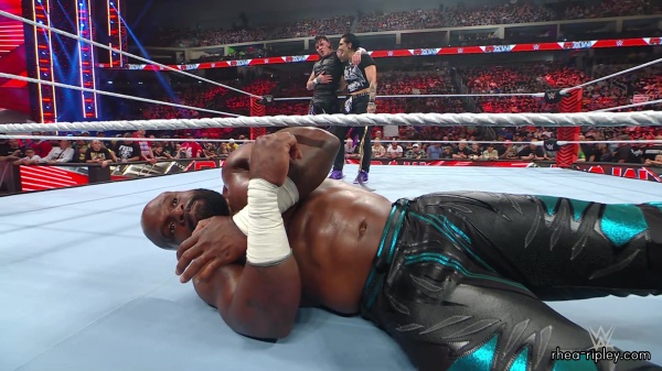 WWE_Raw_05_22_23_Rhea_Ringside_Attacks_Apollo_792.jpg