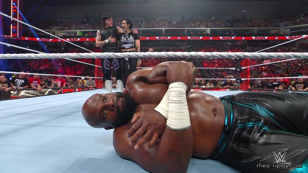 WWE_Raw_05_22_23_Rhea_Ringside_Attacks_Apollo_801.jpg