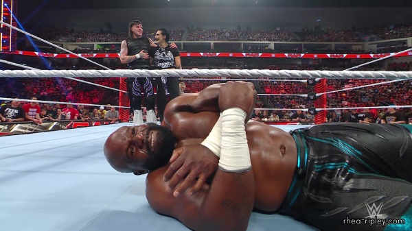 WWE_Raw_05_22_23_Rhea_Ringside_Attacks_Apollo_802.jpg