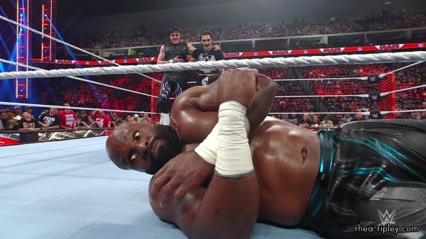 WWE_Raw_05_22_23_Rhea_Ringside_Attacks_Apollo_811.jpg