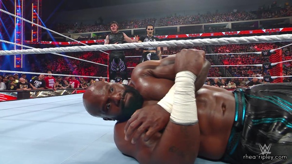 WWE_Raw_05_22_23_Rhea_Ringside_Attacks_Apollo_813.jpg