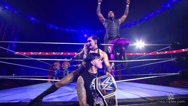 WWE_Raw_05_29_23_Rhea_Ringside_Seth_Puts_Arm_On_Rhea_143.jpg