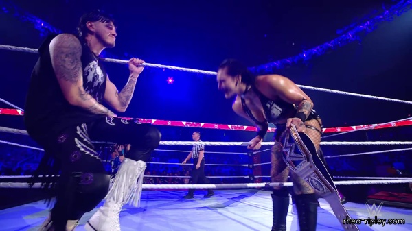 WWE_Raw_05_29_23_Rhea_Ringside_Seth_Puts_Arm_On_Rhea_168.jpg