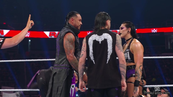 WWE_Raw_05_29_23_Rhea_Ringside_Seth_Puts_Arm_On_Rhea_200.jpg