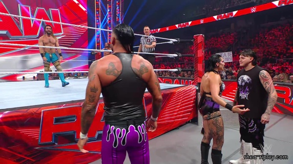 WWE_Raw_05_29_23_Rhea_Ringside_Seth_Puts_Arm_On_Rhea_294.jpg