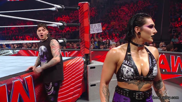 WWE_Raw_05_29_23_Rhea_Ringside_Seth_Puts_Arm_On_Rhea_318.jpg