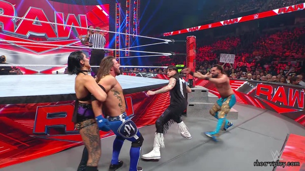 WWE_Raw_05_29_23_Rhea_Ringside_Seth_Puts_Arm_On_Rhea_418.jpg