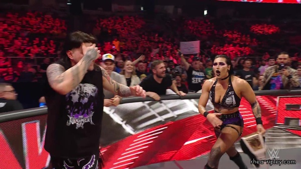 WWE_Raw_05_29_23_Rhea_Ringside_Seth_Puts_Arm_On_Rhea_495.jpg
