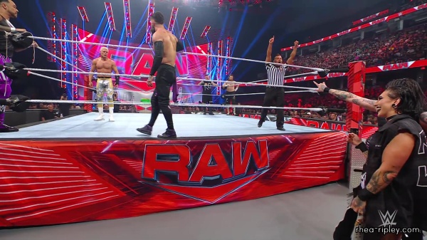 WWE_Raw_06_19_23_Rhea_Ringside_Attacks_Sami_552.jpg