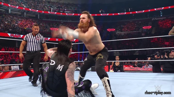 WWE_Raw_06_19_23_Rhea_Ringside_Attacks_Sami_586.jpg