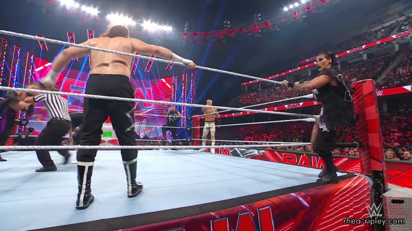 WWE_Raw_06_19_23_Rhea_Ringside_Attacks_Sami_613.jpg