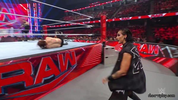 WWE_Raw_06_19_23_Rhea_Ringside_Attacks_Sami_622.jpg
