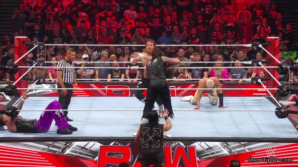 WWE_Raw_06_19_23_Rhea_Ringside_Attacks_Sami_719.jpg