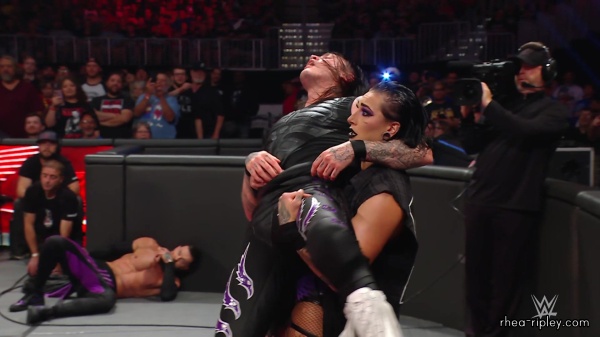 WWE_Raw_06_19_23_Rhea_Ringside_Attacks_Sami_730.jpg