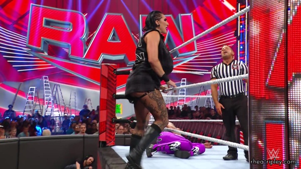 WWE_Raw_06_19_23_Rhea_Ringside_Attacks_Sami_750.jpg