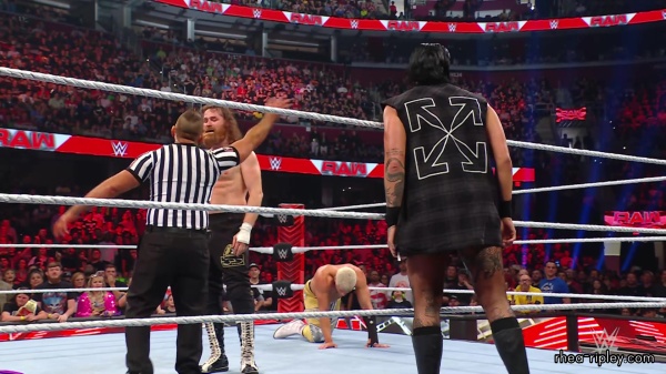 WWE_Raw_06_19_23_Rhea_Ringside_Attacks_Sami_773.jpg