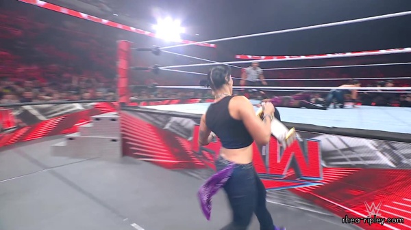 WWE_Raw_10_09_23_Nia_vs_Raquel_Rhea_Shayna_Brawl_1046.jpg