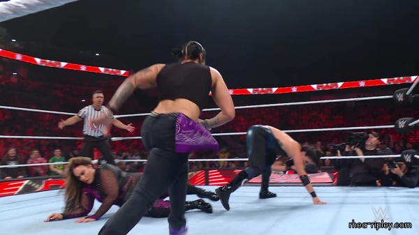 WWE_Raw_10_09_23_Nia_vs_Raquel_Rhea_Shayna_Brawl_1052.jpg