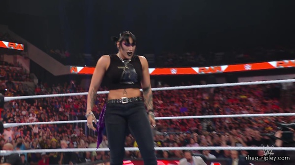 WWE_Raw_10_09_23_Nia_vs_Raquel_Rhea_Shayna_Brawl_1084.jpg