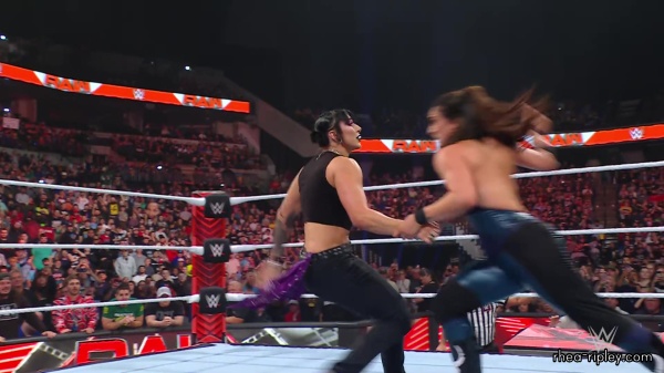 WWE_Raw_10_09_23_Nia_vs_Raquel_Rhea_Shayna_Brawl_1114.jpg