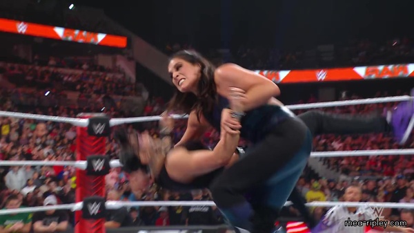WWE_Raw_10_09_23_Nia_vs_Raquel_Rhea_Shayna_Brawl_1115.jpg
