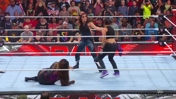 WWE_Raw_10_09_23_Nia_vs_Raquel_Rhea_Shayna_Brawl_1124.jpg
