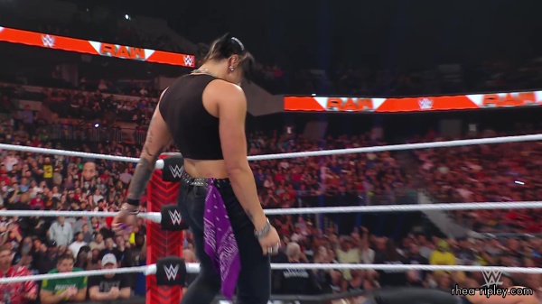 WWE_Raw_10_09_23_Nia_vs_Raquel_Rhea_Shayna_Brawl_1140.jpg