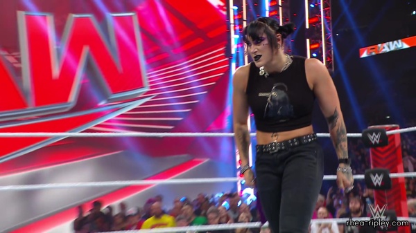 WWE_Raw_10_09_23_Nia_vs_Raquel_Rhea_Shayna_Brawl_1151.jpg